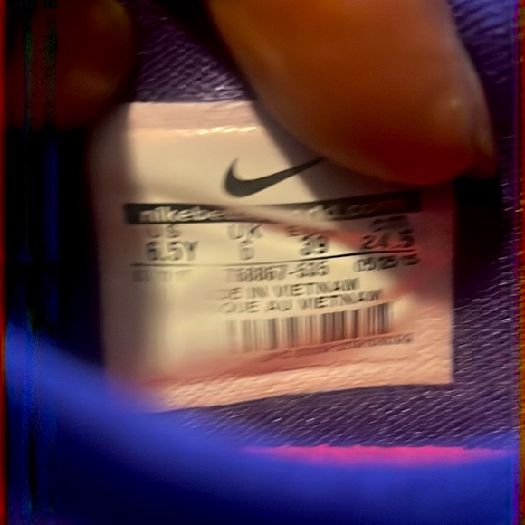 Nike KD 8 “Suit” 9.5/10 no box size (6.5y) no scratches or markings. - Picture 4 of 5